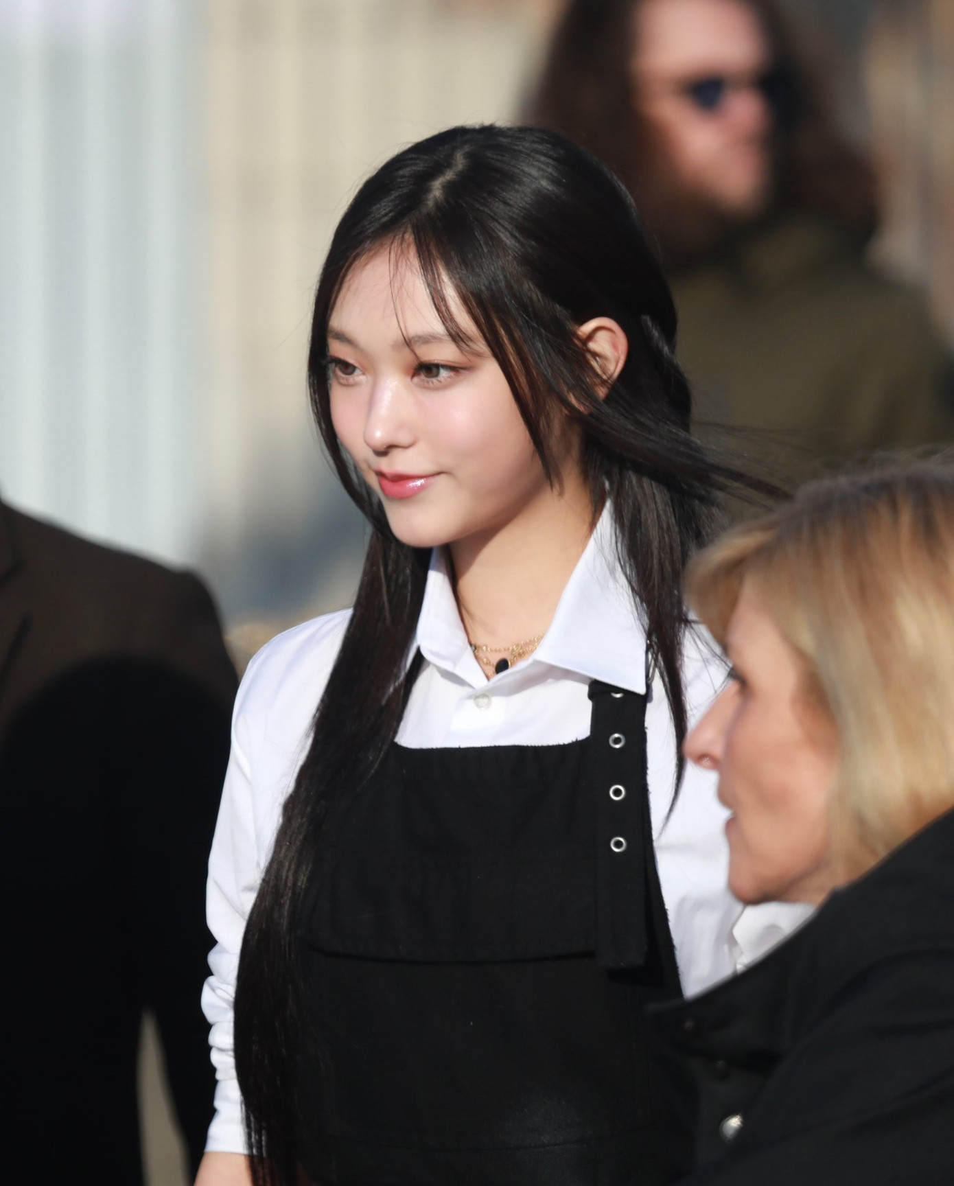 Những hình ảnh đầu tiên của Haerin tại show diễn Dior nhận được sự chú ý của công chúng. Những hình ảnh đầu tiên của Haerin tại show diễn Dior nhận được sự chú ý của công chúng.