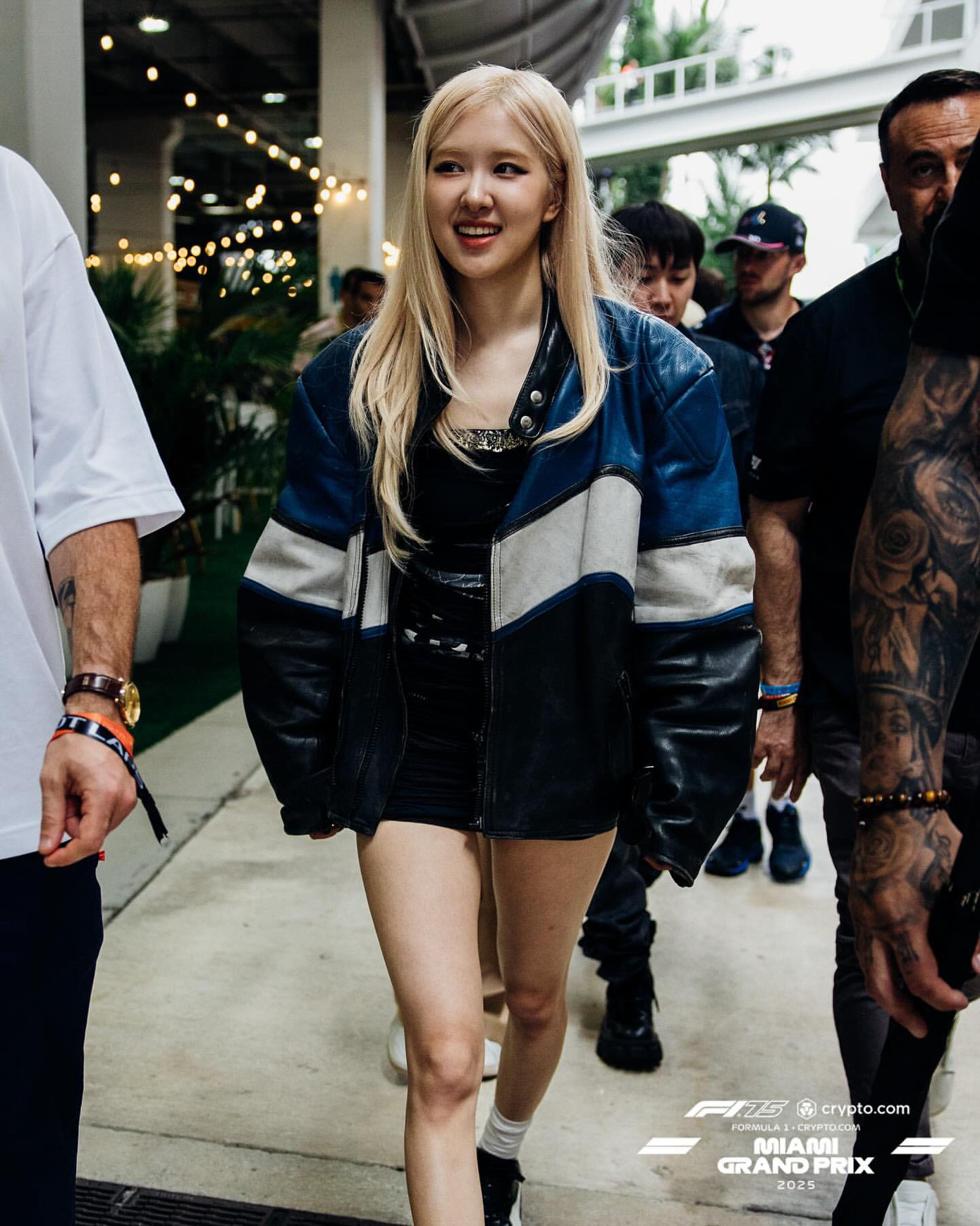 Rosé diện trang phục năng động, cá tính.