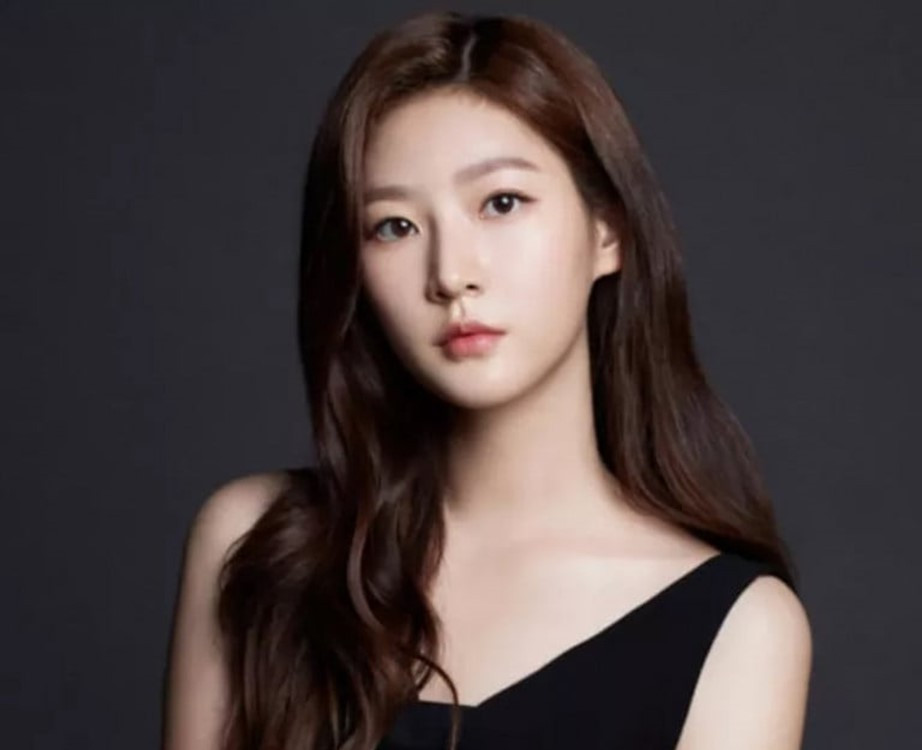 Hình tượng nữ diễn viên nhí ngây thơ với khả năng diễn xuất ấn tượng nhanh chóng sụp đổ, công chúng bắt đầu chỉ trích và tẩy chay cô.