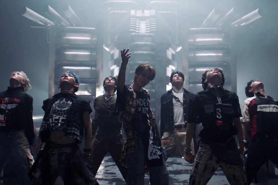 TEMPEST hóa thân thành những chàng trai đầy gai góc trong MV. TEMPEST hóa thân thành những chàng trai đầy gai góc trong MV.