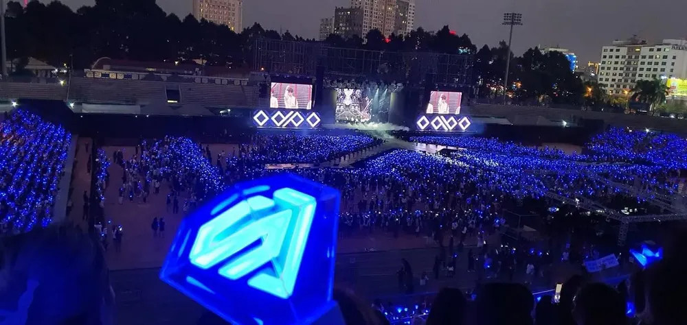 Bên cạnh những thành công đáng kể của show, nhiều fan bất bình vì cách xử lý bất ổn.