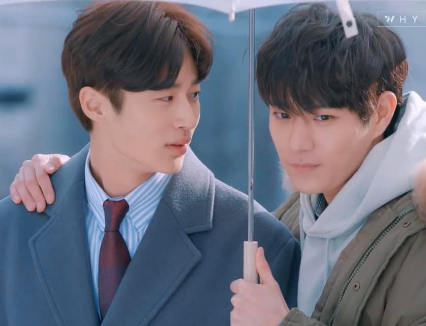 Phân cảnh "tình cảm" đầy đáng yêu giữa Byeon Woo Seok và Kim Young Dae trong sitcom được phát sóng nhiều năm trước. Phân cảnh "tình cảm" đầy đáng yêu giữa Byeon Woo Seok và Kim Young Dae trong sitcom được phát sóng nhiều năm trước.