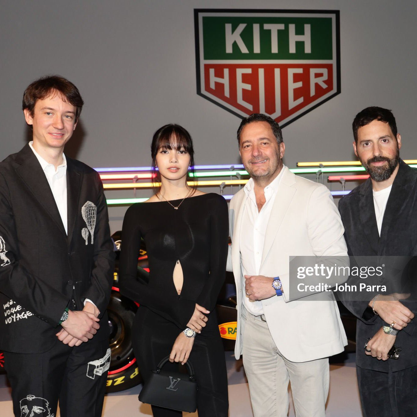 Bức ảnh toát lên &quot;mùi quyền lực&quot; của Frédéric Arnault, Lisa, Julien và Ronnie Fieg.