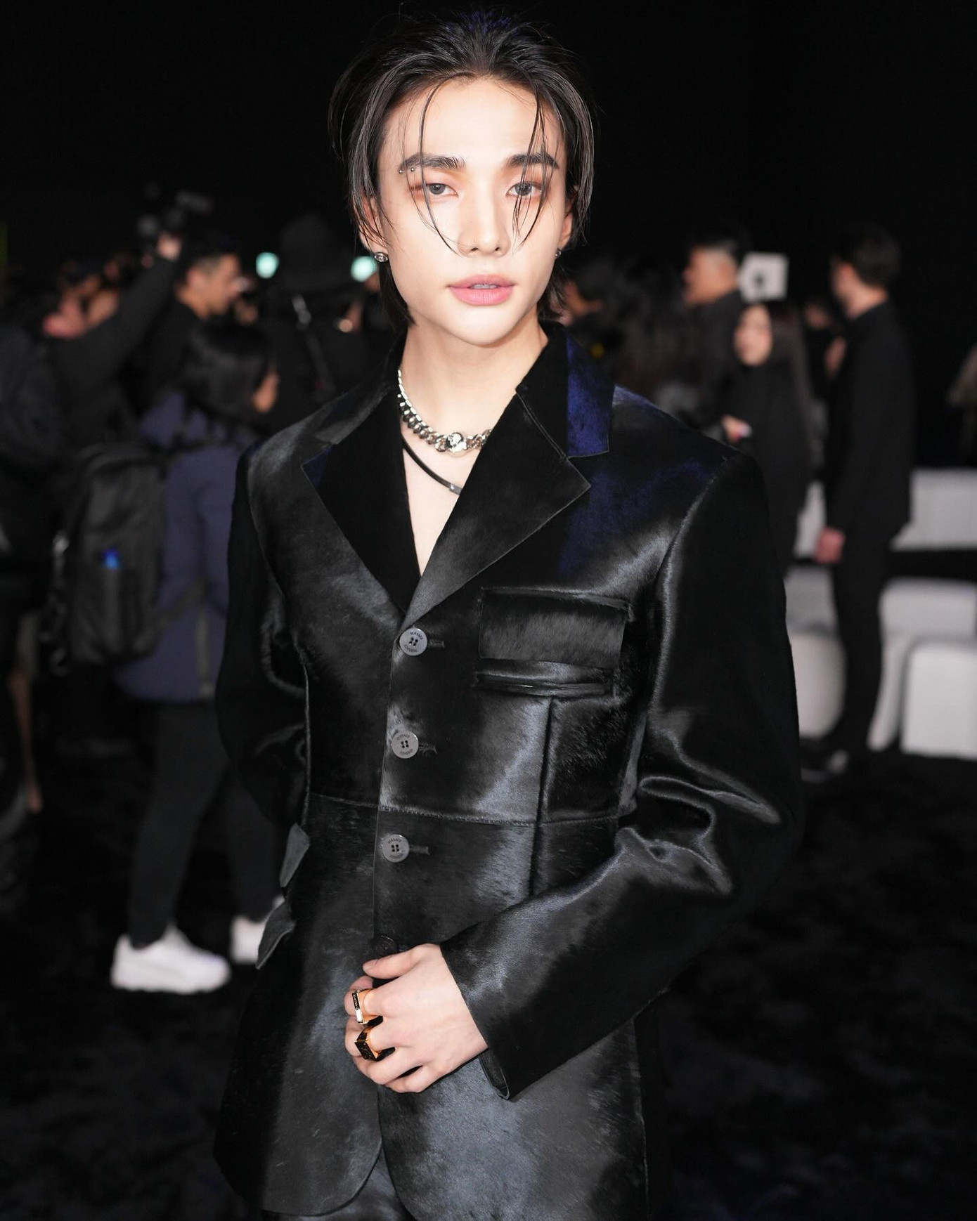 Vẻ ngoài điển trai cùng gu thời trang ổn định của nam ca sĩ giúp anh trở thành ngôi sao dẫn đầu bảng tổng kết chỉ số EMV tại Milan Fashion Week 2024 hồi đầu năm nay.