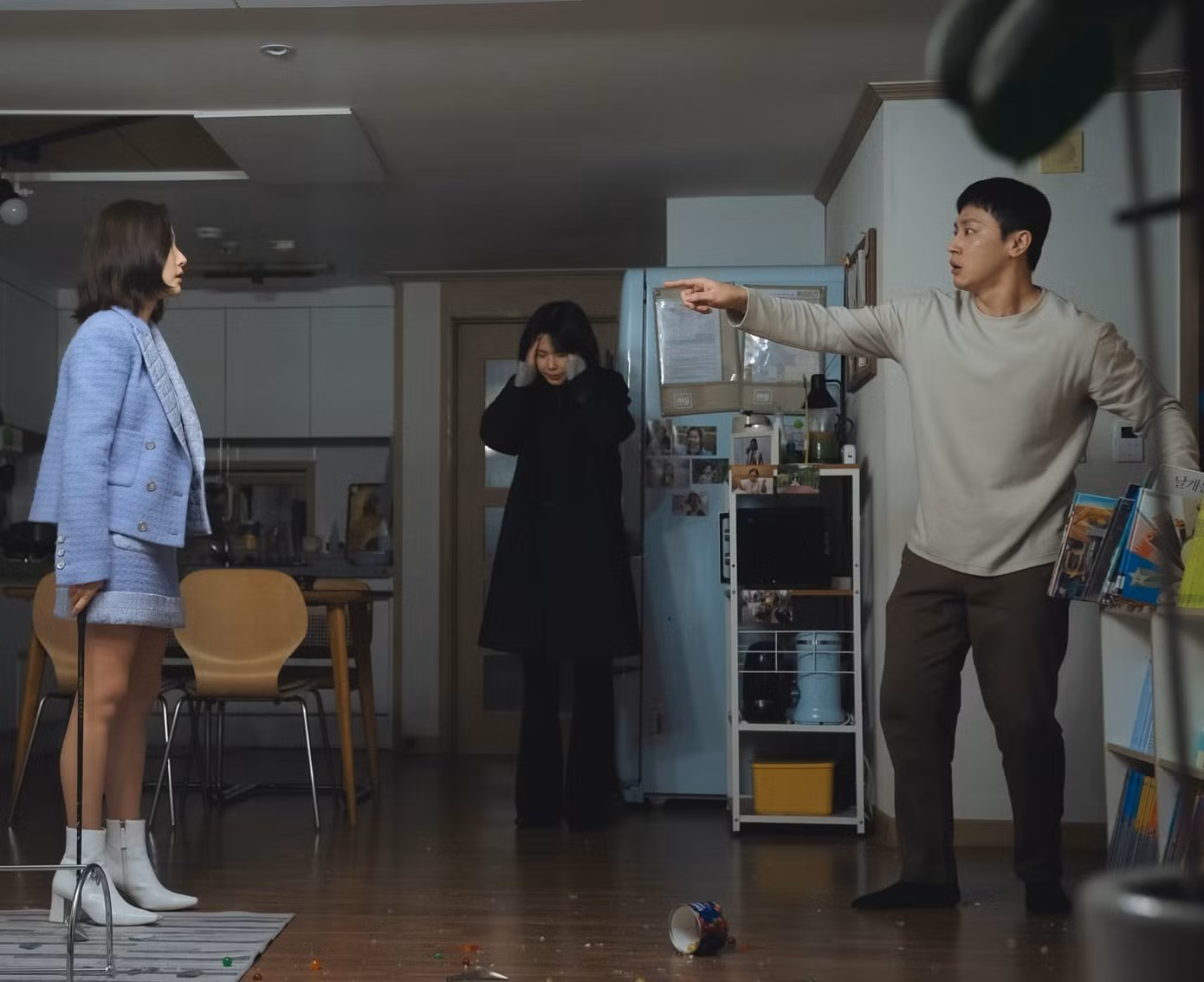 Trong phim, Jang Jae Ho vào vai người chồng bỉ ổi khi không quan tâm đến gia tình, ngoại tình tại quán ăn nhà vợ, thậm chí sẵn sàng bạo hành vợ. Do tương tác trên phim có phần căng thẳng nên thông báo kết hôn của cặp đôi khiến không ít khán giả bất ngờ.