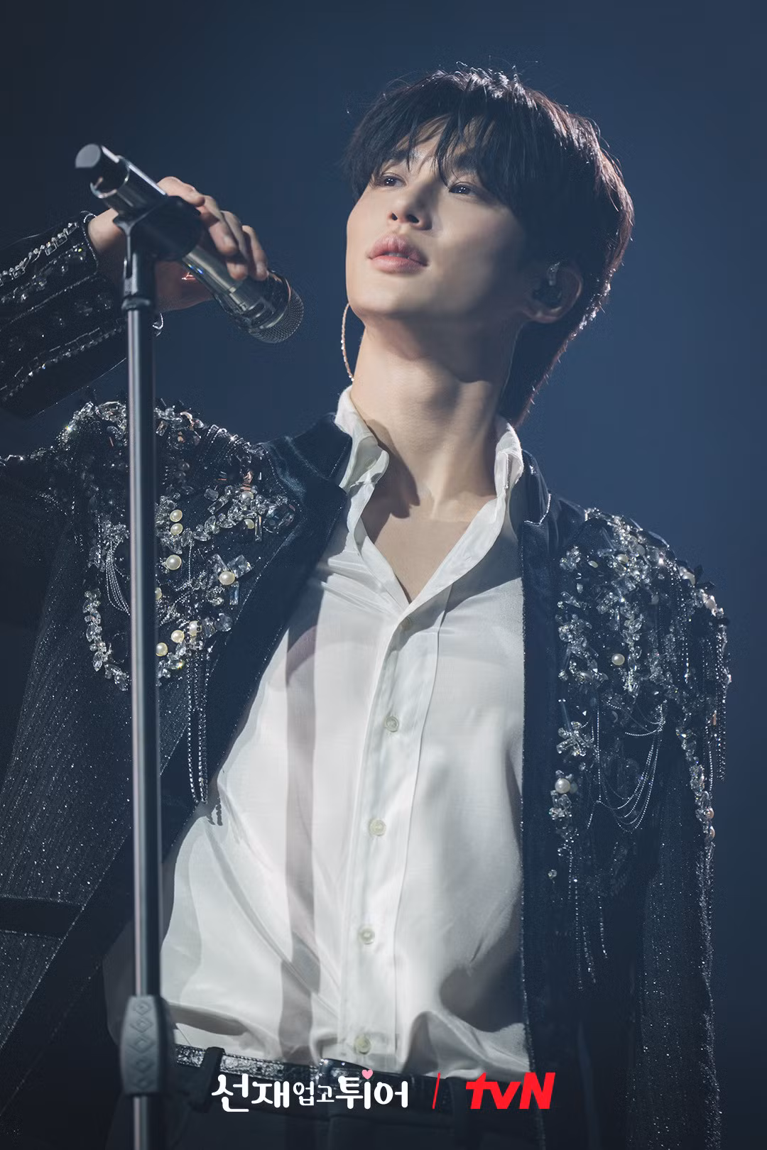 Nhờ được khích lệ thường xuyên, Byeon Woo Seok đã quyết định thử sức với diễn xuất và thành công như hiện tại. Sau khi Lovely Runner lên sóng, nhiều fan còn đề xuất anh thử sức làm ca sĩ vì visual tới giọng hát cũng "over hợp".