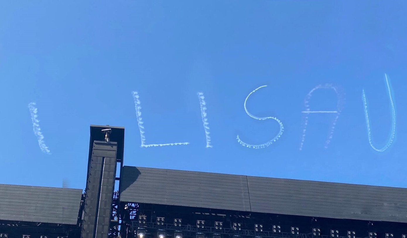 Project hoành tráng này được cộng đồng fan của Lisa thực hiện. Project hoành tráng này được cộng đồng fan của Lisa thực hiện.