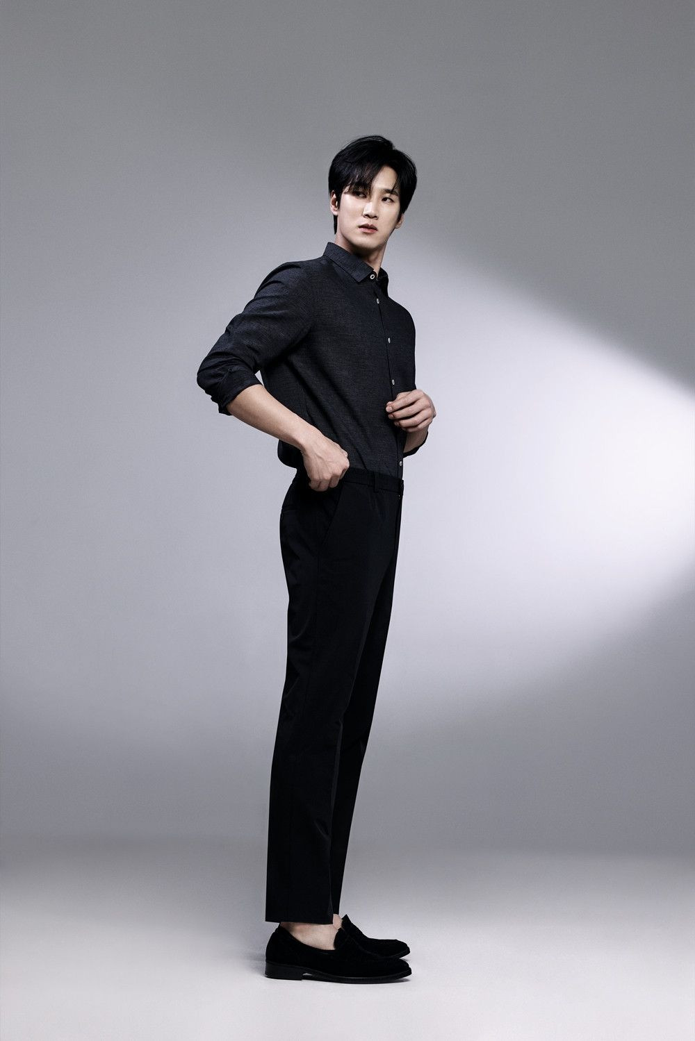 Ngoại hình cùng chiều cao vượt trội của người yêu Jisoo. Ngoại hình cùng chiều cao vượt trội của người yêu Jisoo.