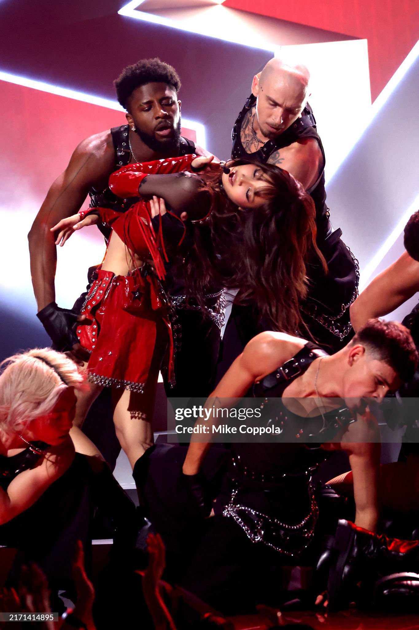 Cô nàng xuất hiện với sự cổ vũ và reo hò vang vọng của khán giả. - Nguồn ảnh: gettyimages. Cô nàng xuất hiện với sự cổ vũ và reo hò vang vọng của khán giả. - Nguồn ảnh: gettyimages.