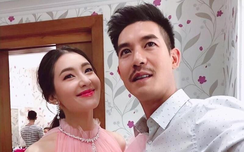 Bất chấp nhiều rào cản, cả hai vẫn sánh bước bên nhau trong suốt 10 năm. Bất chấp nhiều rào cản, cả hai vẫn sánh bước bên nhau trong suốt 10 năm.