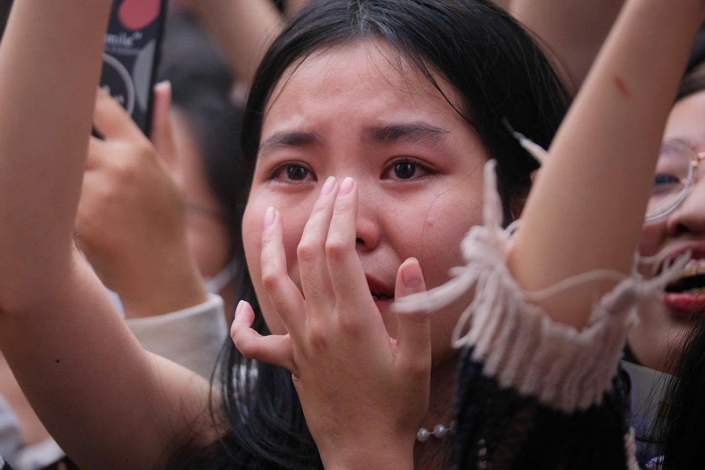 Các fan không kìm nén được sự xúc động khi gặp lại T-ARA sau gần một thập kỷ. (Ảnh: Vincom) Các fan không kìm nén được sự xúc động khi gặp lại T-ARA sau gần một thập kỷ. (Ảnh: Vincom)