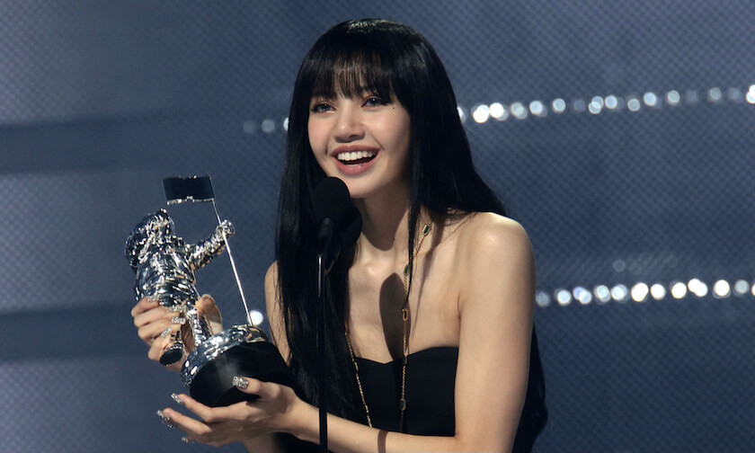 Hiện tại Lisa đã trở thành một trong những idol nổi tiếng hàng đầu thế giới. Hiện tại Lisa đã trở thành một trong những idol nổi tiếng hàng đầu thế giới.