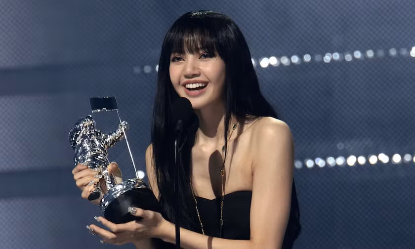 Hiện tại Lisa đã trở thành một trong những idol nổi tiếng hàng đầu thế giới.