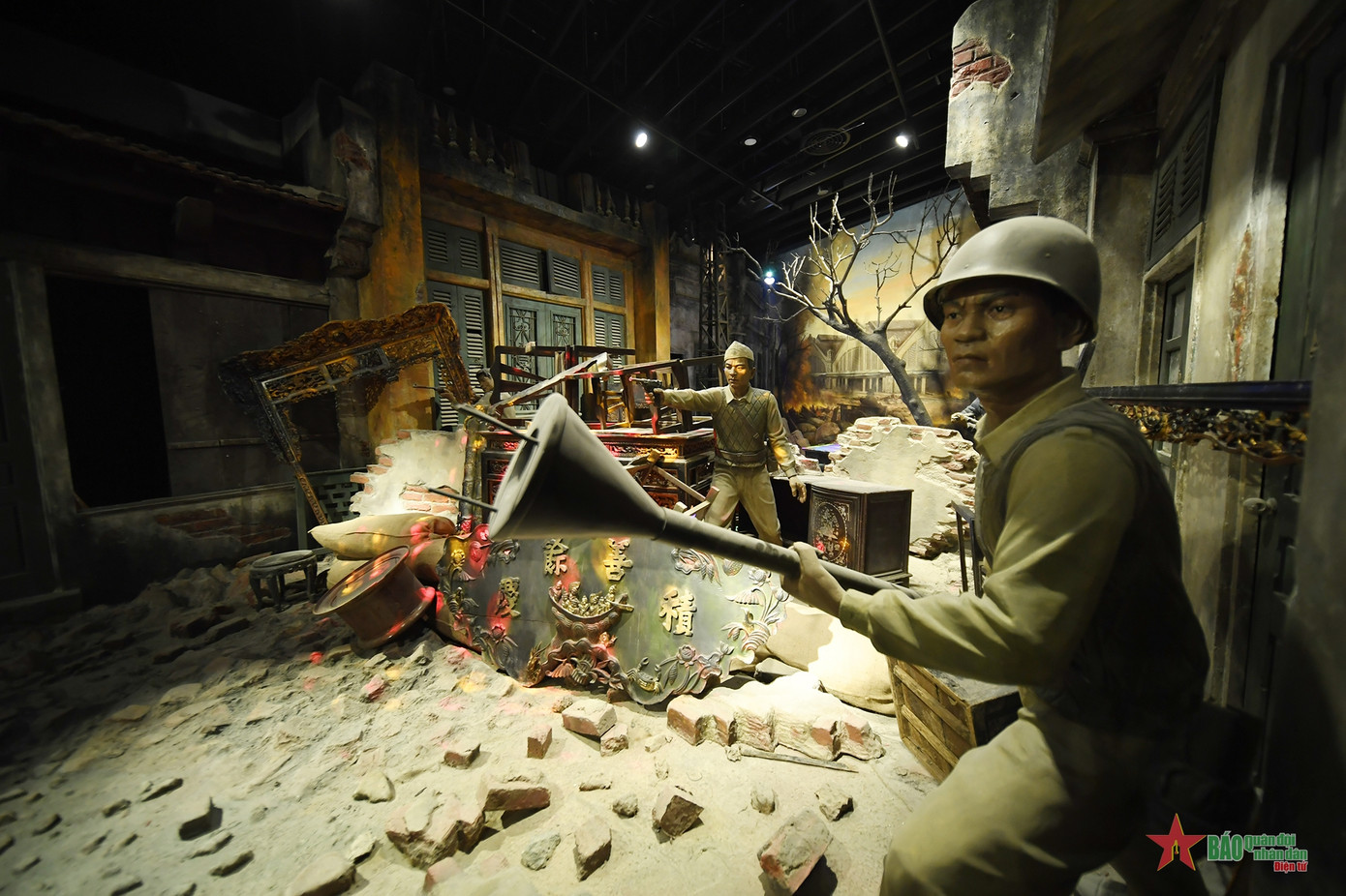 Bảo tàng phục dựng lại hình ảnh Hà Nội năm 1946 - cũng là bối cảnh của bộ phim Đào, phở và piano đình đám được chiếu đầu năm nay. (Ảnh: Báo Quân đội nhân dân điện tử). Bảo tàng phục dựng lại hình ảnh Hà Nội năm 1946 - cũng là bối cảnh của bộ phim Đào, phở và piano đình đám được chiếu đầu năm nay. (Ảnh: Báo Quân đội nhân dân điện tử).