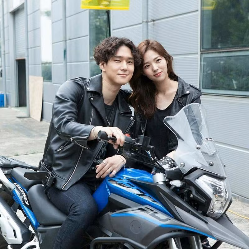 Cả hai từng được nhiều khán giả ưu ái gọi với biệt danh "cặp shipper ngầu nhất Hàn Quốc". Cả hai từng được nhiều khán giả ưu ái gọi với biệt danh "cặp shipper ngầu nhất Hàn Quốc".