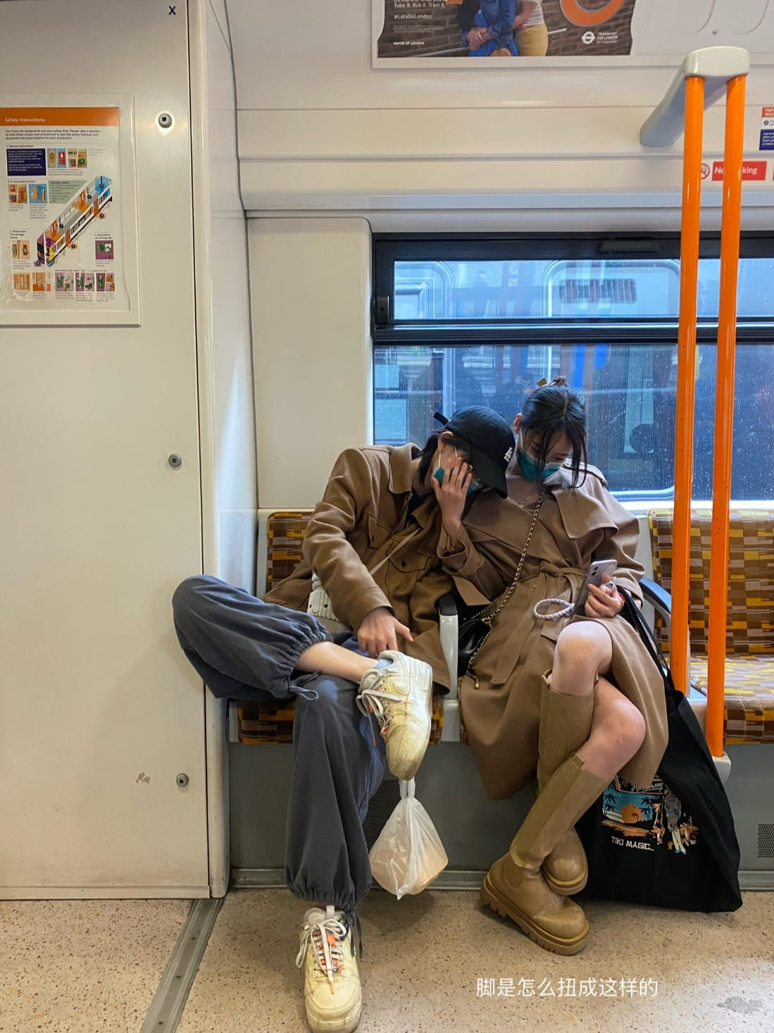 Hình ảnh cả hai cùng đi chơi được cô nàng đăng trên Weibo cá nhân. Hình ảnh cả hai cùng đi chơi được cô nàng đăng trên Weibo cá nhân.