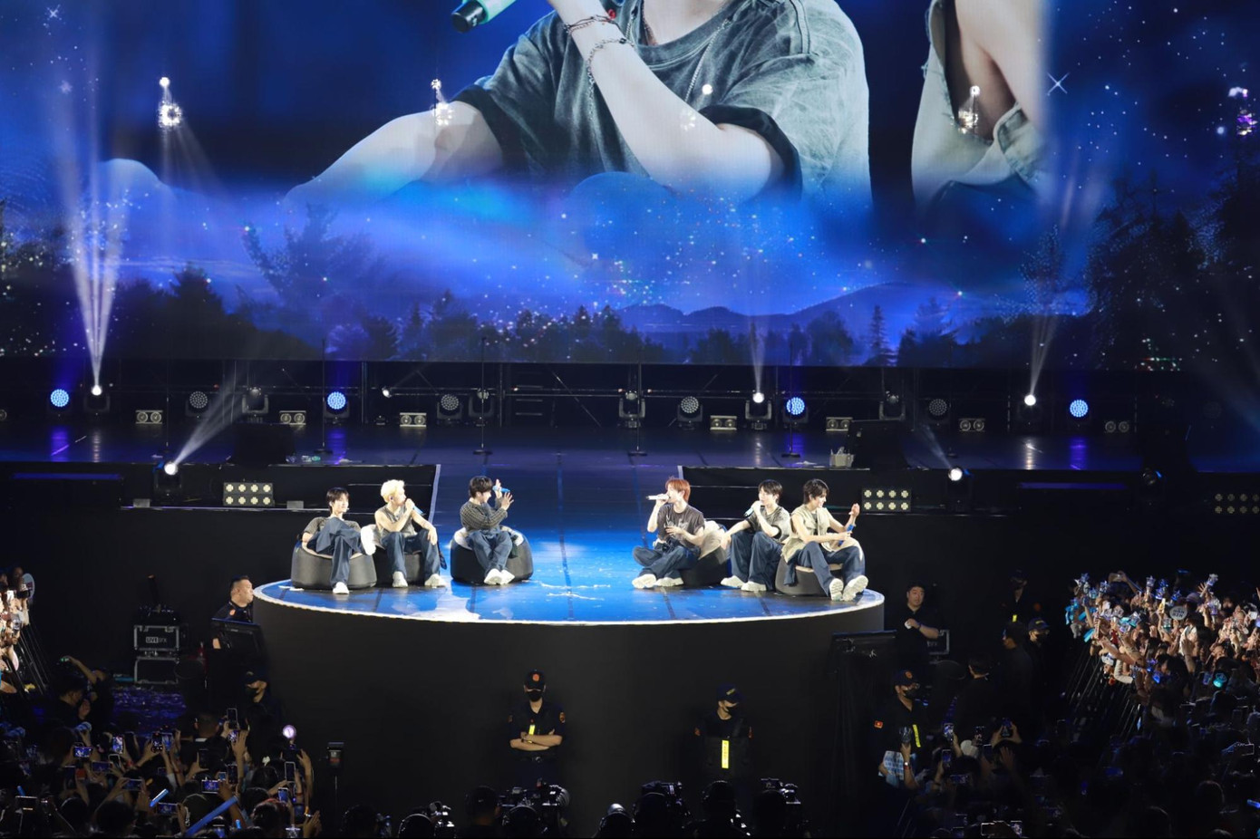 Việc có thành viên người Việt Hanbin cũng sẽ giúp cho màn tương tác giữa nhóm với khán giả dễ dàng hơn. Việc có thành viên người Việt Hanbin cũng sẽ giúp cho màn tương tác giữa nhóm với khán giả dễ dàng hơn.