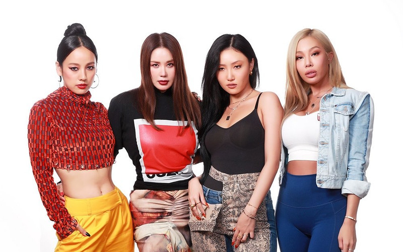 Refund Sisters được thành lập từ chương trình How Do You Play?. Bài hát duy nhất của nhóm - Don’t touch me nhanh chóng đứng đầu các bảng xếp hạng âm nhạc tại Hàn, đạt chứng nhận PAK (Perfect All Kill).