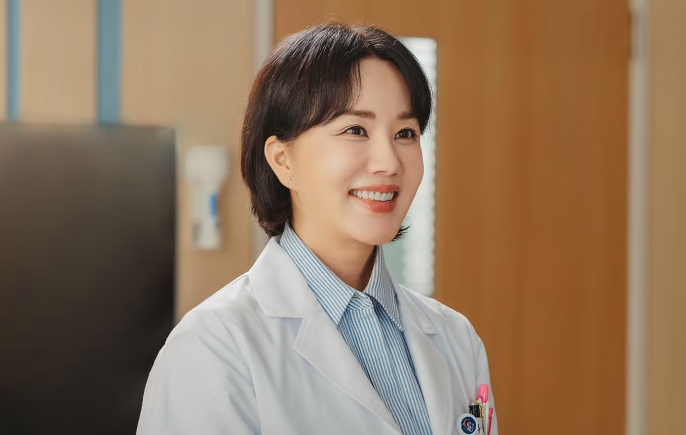 Uhm Jung Hwa trong vai diễn bác sĩ Cha Jeong Suk đang gây sốt màn ảnh Hàn.