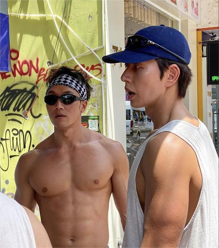 Ảnh mặt mộc và vóc dáng đáng mơ ước của nam diễn viên dù đã bước sang tuổi tứ tuần. Ảnh mặt mộc và vóc dáng đáng mơ ước của nam diễn viên dù đã bước sang tuổi tứ tuần.