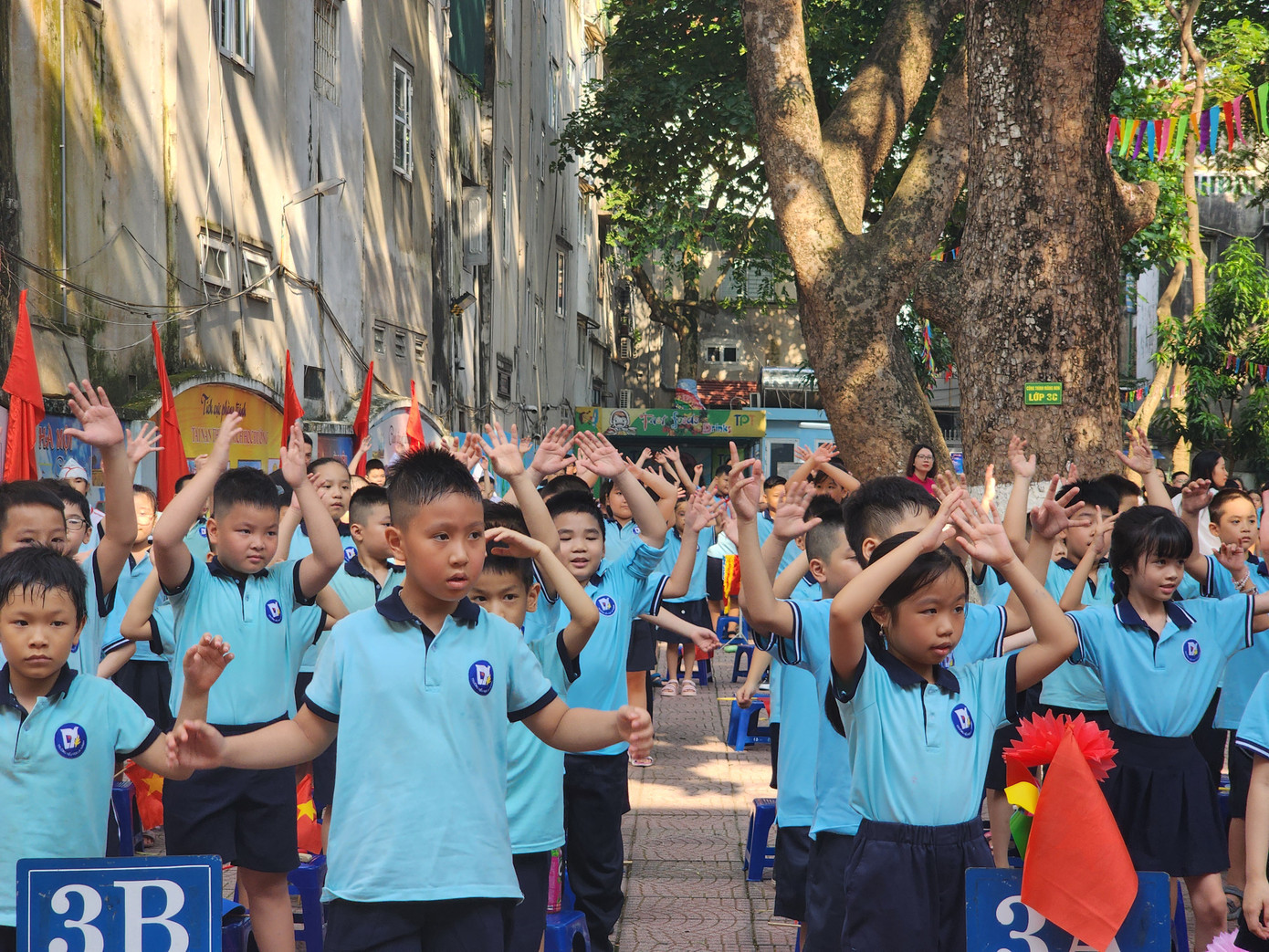 Phần nhảy dân vũ "vitamin A" có lẽ là phần khiến các bạn học sinh hào hứng nhất.