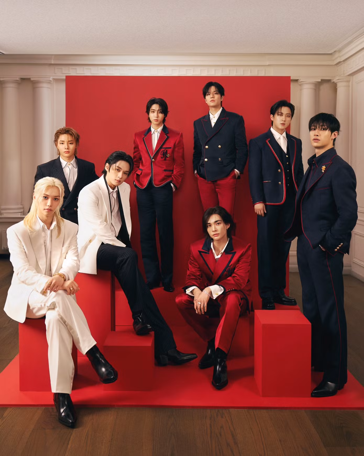 Stray Kids là nhóm nhạc K-Pop đầu tiên được mời tham dự Met Gala. Stray Kids là nhóm nhạc K-Pop đầu tiên được mời tham dự Met Gala.
