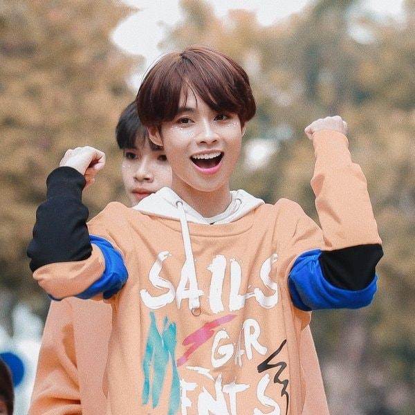 Ngoại hình non nớt…