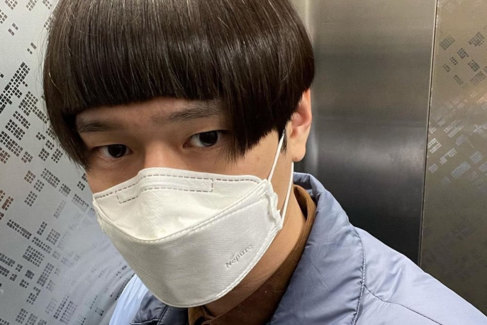 Anh từng khiến fan sốc nặng khi đăng hình ảnh bản thân trong mái tóc úp bát.