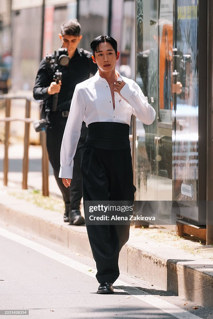 Hình ảnh gây tranh cãi của nam diễn viên trong trang phục Dolce & Gabbana. Hình ảnh gây tranh cãi của nam diễn viên trong trang phục Dolce & Gabbana.