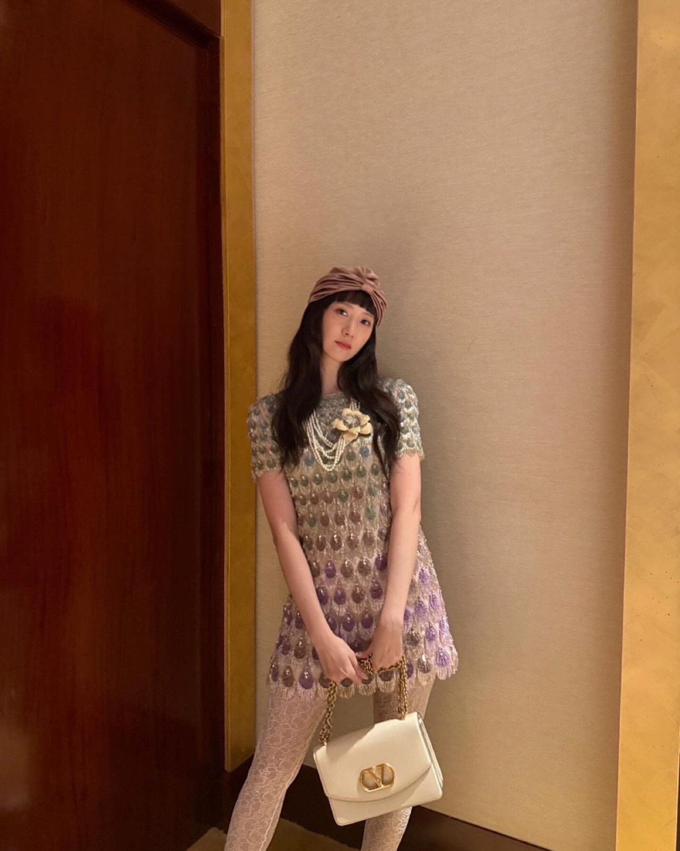 Dù có cũng có những lời xì xào nhất định, số đông cư dân mạng vẫn dành lời khen cho tạo hình của Dương Tử và Yoona khi tới sự kiện chính của hãng. Dù có cũng có những lời xì xào nhất định, số đông cư dân mạng vẫn dành lời khen cho tạo hình của Dương Tử và Yoona khi tới sự kiện chính của hãng.