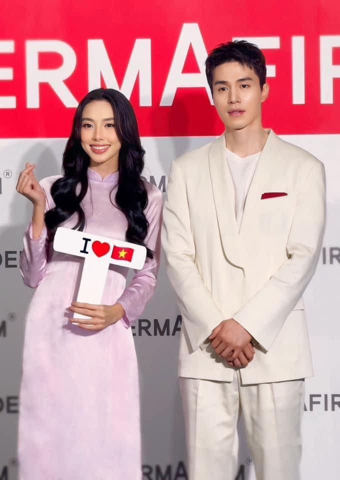 Ảnh chụp cùng Hoa hậu Thùy Tiên của Lee Dong Wook đang "khuấy đảo" mạng xã hội vì nhan sắc "không tuổi". Ảnh chụp cùng Hoa hậu Thùy Tiên của Lee Dong Wook đang "khuấy đảo" mạng xã hội vì nhan sắc "không tuổi".