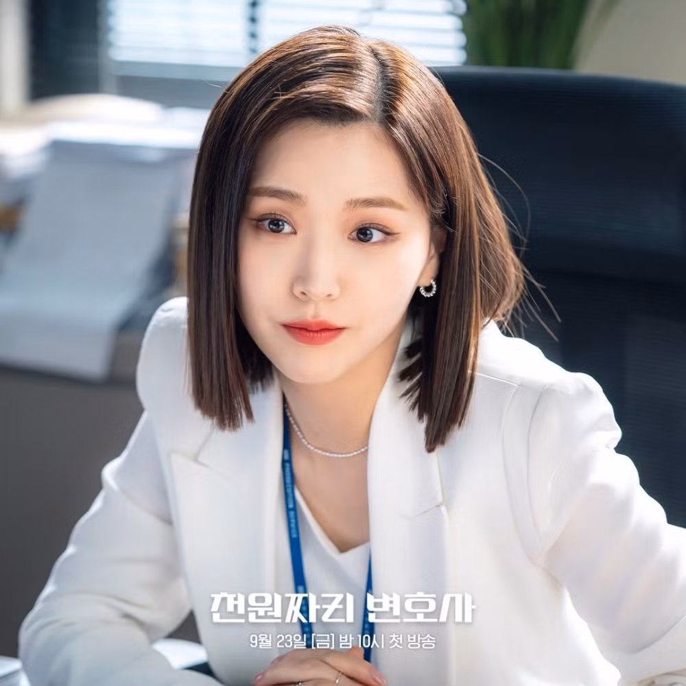 Bất kể sánh đôi cùng các tài tử thực lực như Nam Goong Min, Im Si Wan hay Lee Jun Ki, Kim Ji Eun không hề bị lép vế mà ngược lại còn tận dụng đất diễn của mình để tỏa sáng.