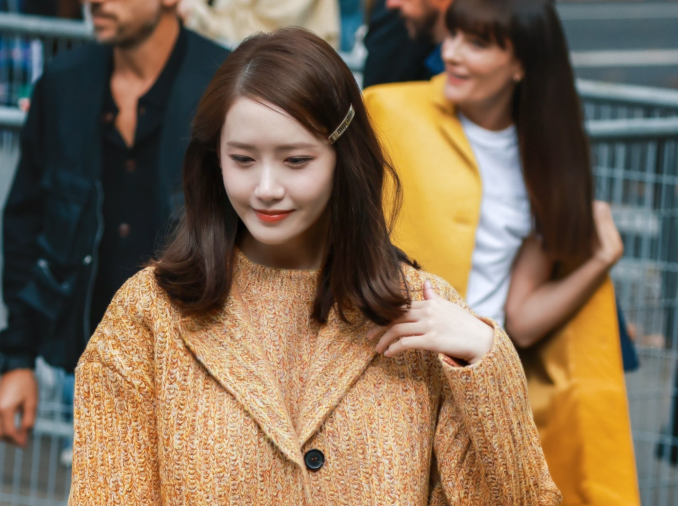 Cận cảnh nhan sắc không tuổi của nàng đại sứ.