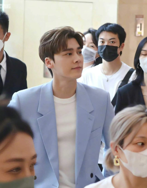 Lý Dịch Phong tại sự kiện ở Quảng Tây. Lý Dịch Phong tại sự kiện ở Quảng Tây.