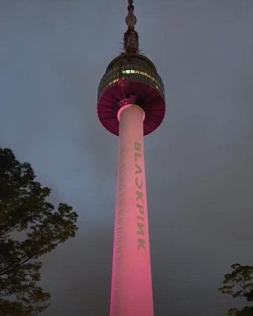 Nhiều cư dân mạng đã nhanh chóng đến các địa điểm kể trên để check-in.