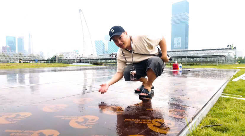 Ban tổ chức nhận được nhiều lời khen về công tác chuẩn bị sân khấu cho nghệ sĩ và cả khu vực dành cho khán giả. - Nguồn: Tony Trần