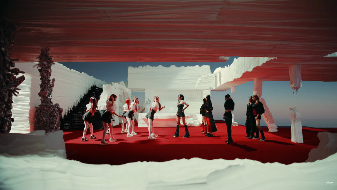 Những khung cảnh đối đầu kịch tính giữa IVE và các "bản sao" vũ trụ song song nhận nhiều lời khen về mức độ đầu tư và hình ảnh ẩn dụ độc đáo. Những khung cảnh đối đầu kịch tính giữa IVE và các "bản sao" vũ trụ song song nhận nhiều lời khen về mức độ đầu tư và hình ảnh ẩn dụ độc đáo.