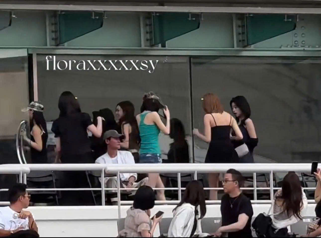 Không ít khán giả đã "khều" YG tổ chức YG Family Concert sau thời gian dài.