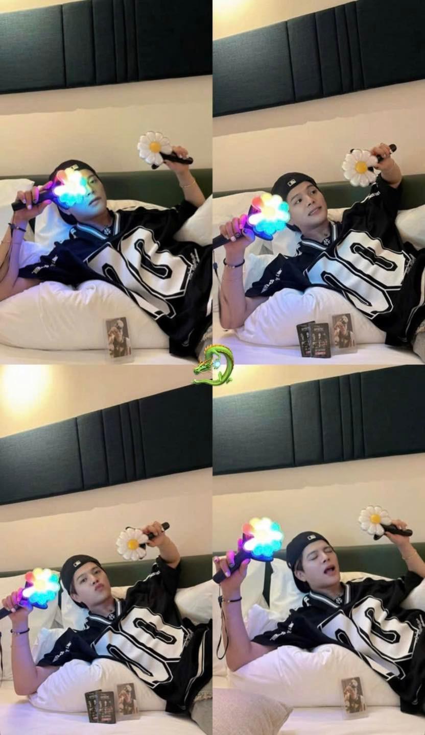 Sau cả tháng lăng xê tích cực những món đồ cộp mác idol, fanboy Rhyder không khỏi giấu được sự háo hức trước giờ G. Sau cả tháng lăng xê tích cực những món đồ cộp mác idol, fanboy Rhyder không khỏi giấu được sự háo hức trước giờ G.