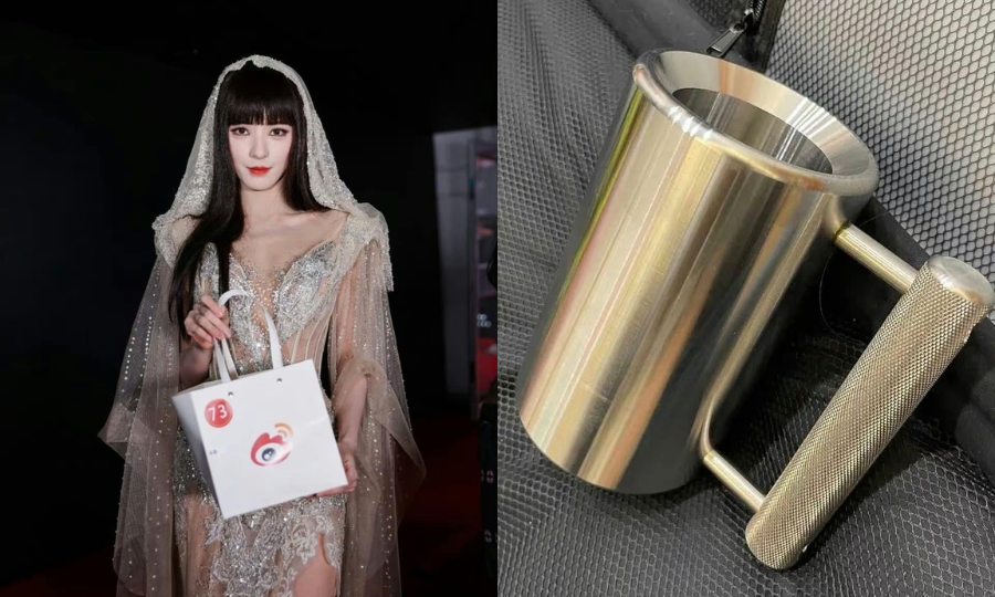Chiếc cốc tạ này hẳn sẽ khiến cơ tay của Trương Dư Hi lên không ít. Chiếc cốc tạ này hẳn sẽ khiến cơ tay của Trương Dư Hi lên không ít.
