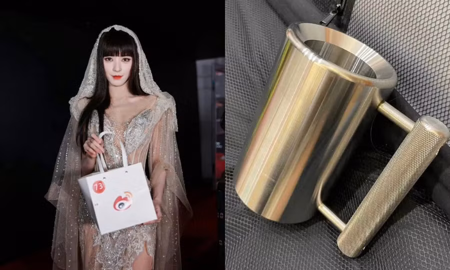 Chiếc cốc tạ này hẳn sẽ khiến cơ tay của Trương Dư Hi lên không ít.