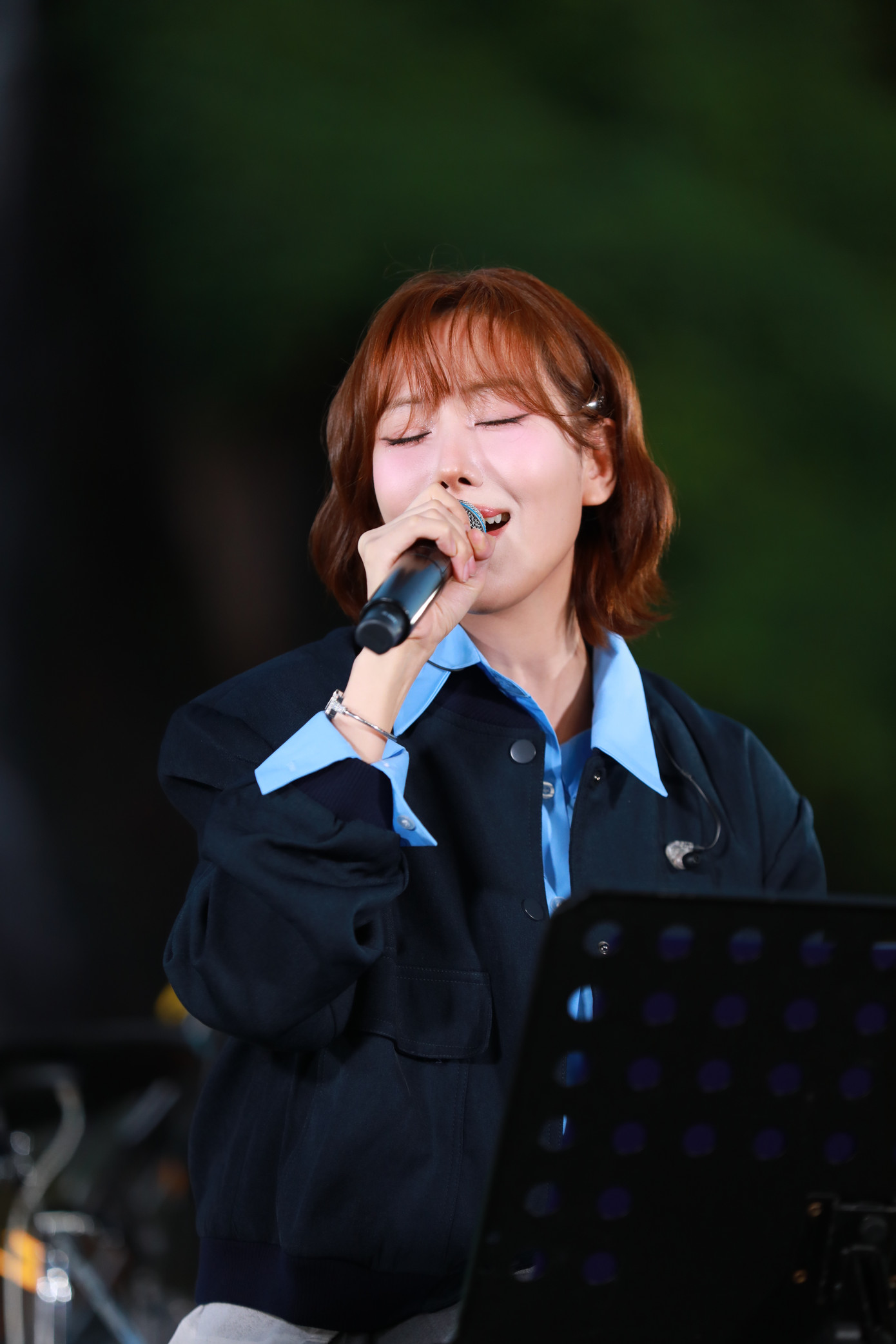 Phần thể hiện Nơi Mình Dừng Chân của MIN đầy tình cảm và day dứt. Phần thể hiện Nơi Mình Dừng Chân của MIN đầy tình cảm và day dứt.