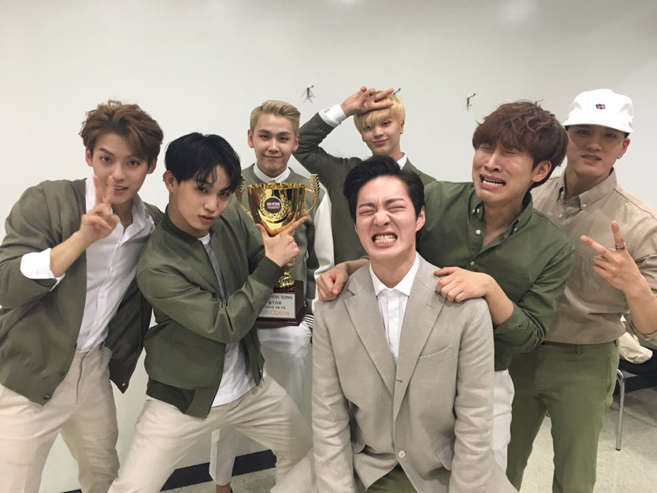 BTOB còn từng được mệnh danh là "thánh mặt xấu" của K-Pop khi các anh chàng có nhan sắc ngút trời nhưng thường xuyên dùng sai cách.