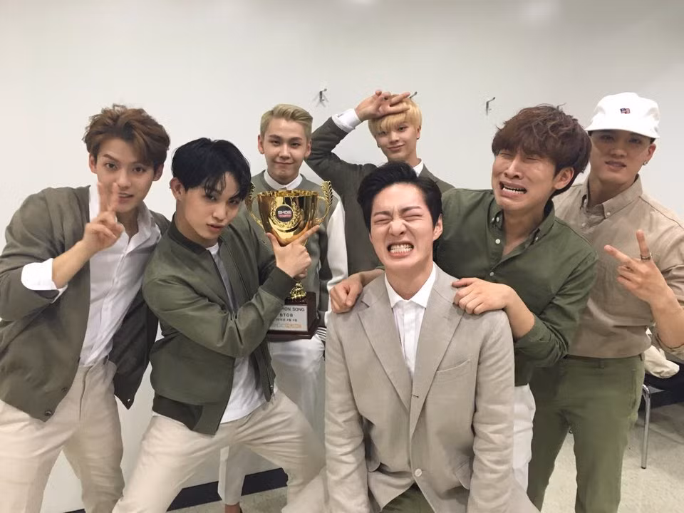 BTOB còn từng được mệnh danh là "thánh mặt xấu" của K-Pop khi các anh chàng có nhan sắc ngút trời nhưng thường xuyên dùng sai cách. BTOB còn từng được mệnh danh là "thánh mặt xấu" của K-Pop khi các anh chàng có nhan sắc ngút trời nhưng thường xuyên dùng sai cách.