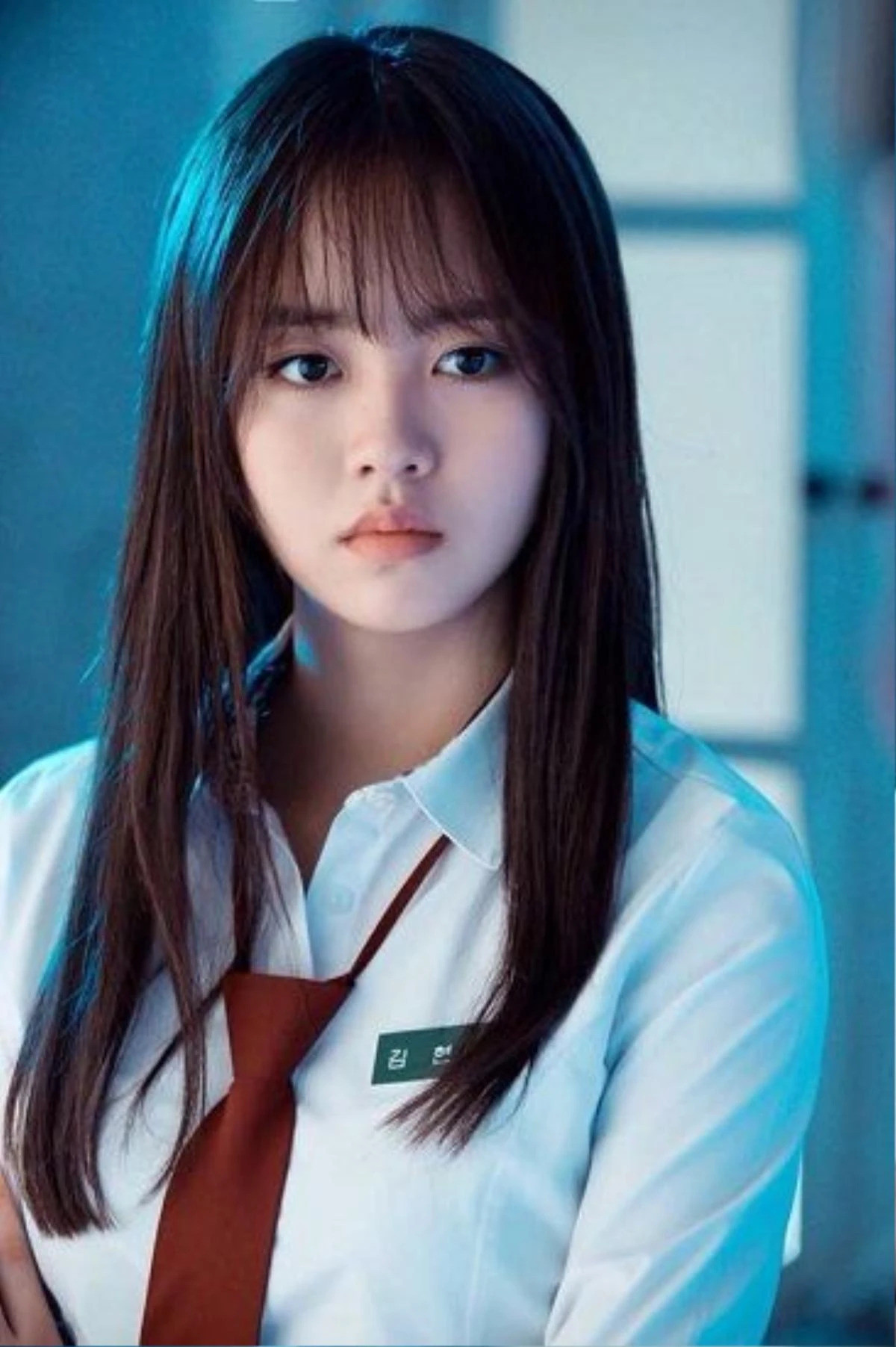 Trong Let's Fight Ghost, Kim So Hyun sắm vai nữ sinh Hyun Ji không may qua đời vì tai nạn và trở thành một ma nữ vừa bí ẩn lại vừa đáng yêu.