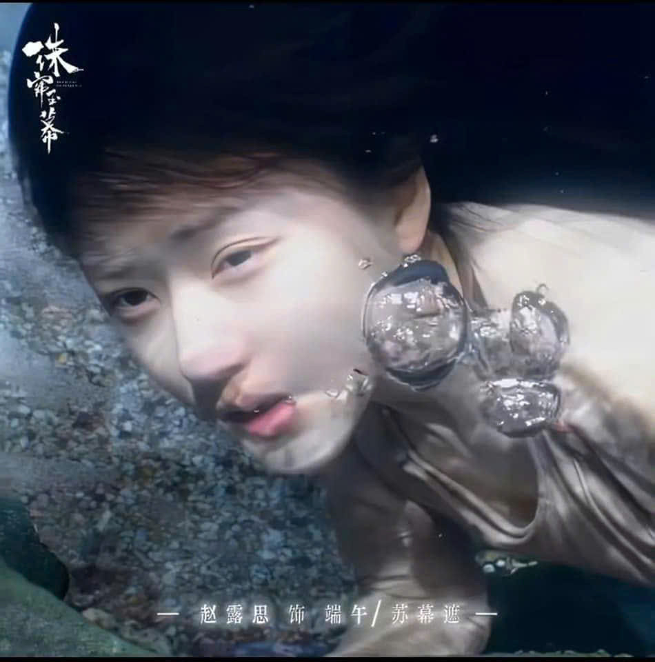 Cảnh quay dưới nước gây sốt của Triệu Lộ Tư. Ảnh: Weibo