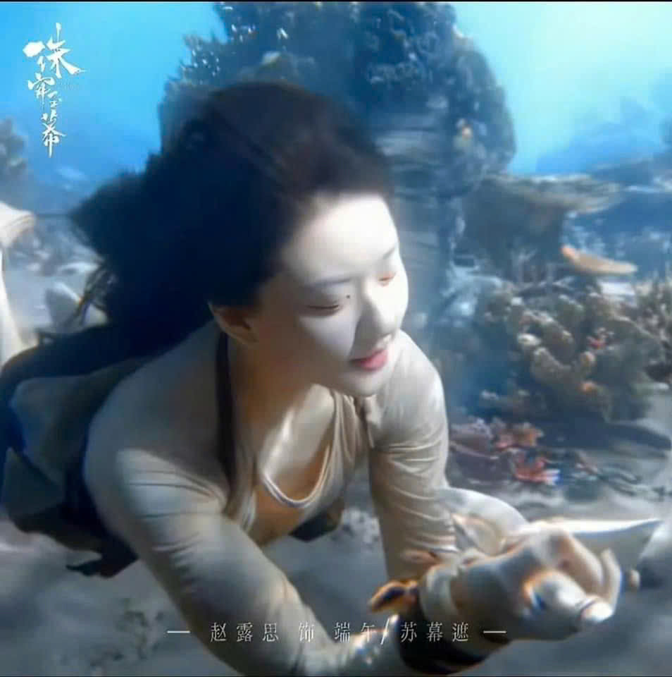 Cảnh quay dưới nước gây sốt của Triệu Lộ Tư. Ảnh: Weibo