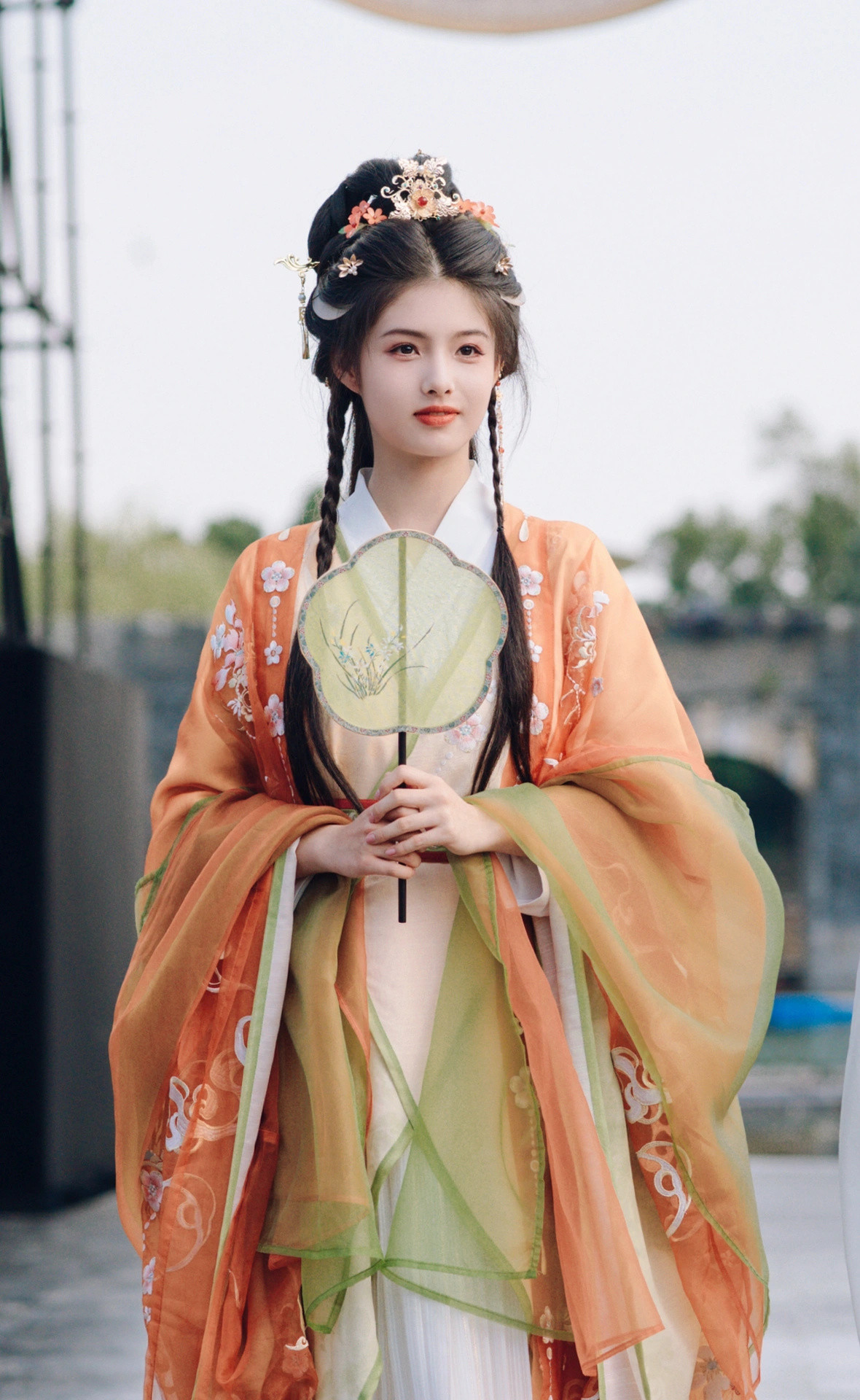 Ngải Mễ tham gia catwalk ở một sự kiện Hán phục.