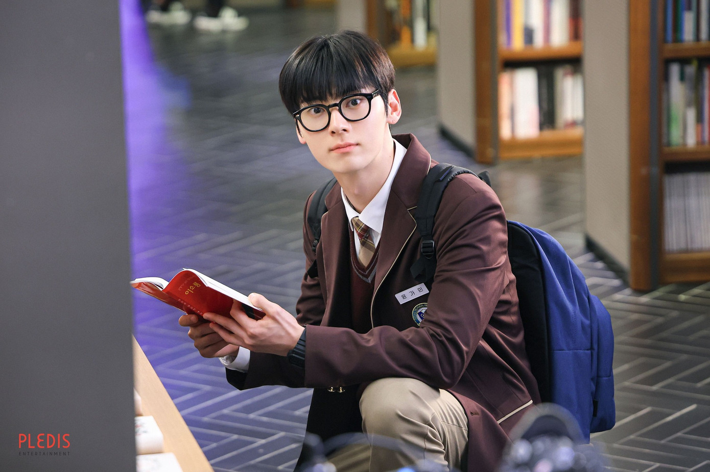 Trước Study Group, Minhyun cũng từng nhận nhiều lời khen với những pha hành động với dây cáp và kiếm thuật trong Hoàn Hồn.