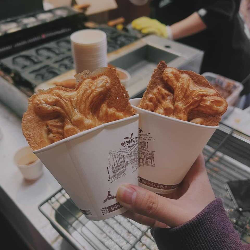 ...đến bánh cá, hầu hết đều được làm bởi chủ quán là người Hàn.